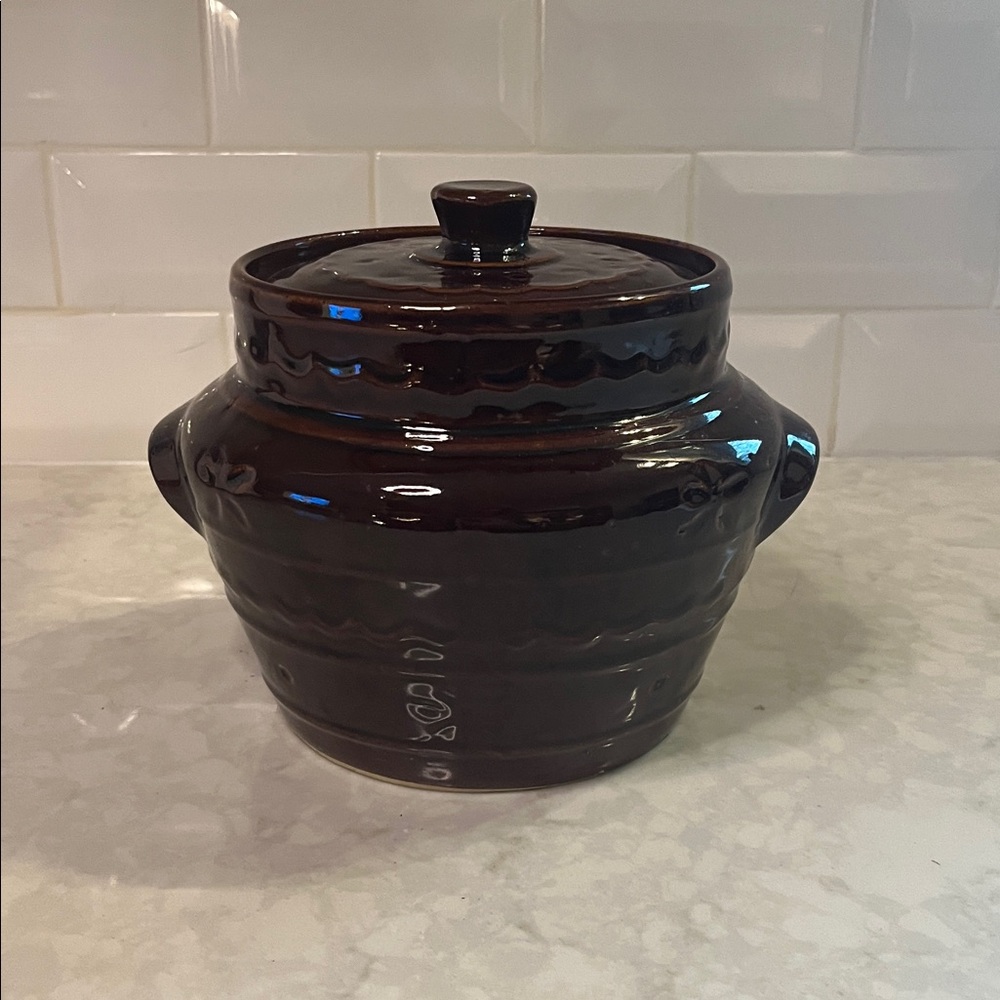 Vintage Mar-Crest Daisy Dot Pottery Bean Pot stoneware oven proof Cookie Jar USA